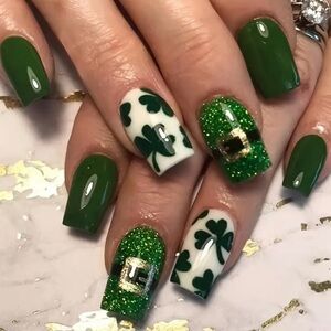☘️ 24 Pcs St Patrick’s Day Press on Nail Set Medium Square w Clover Design